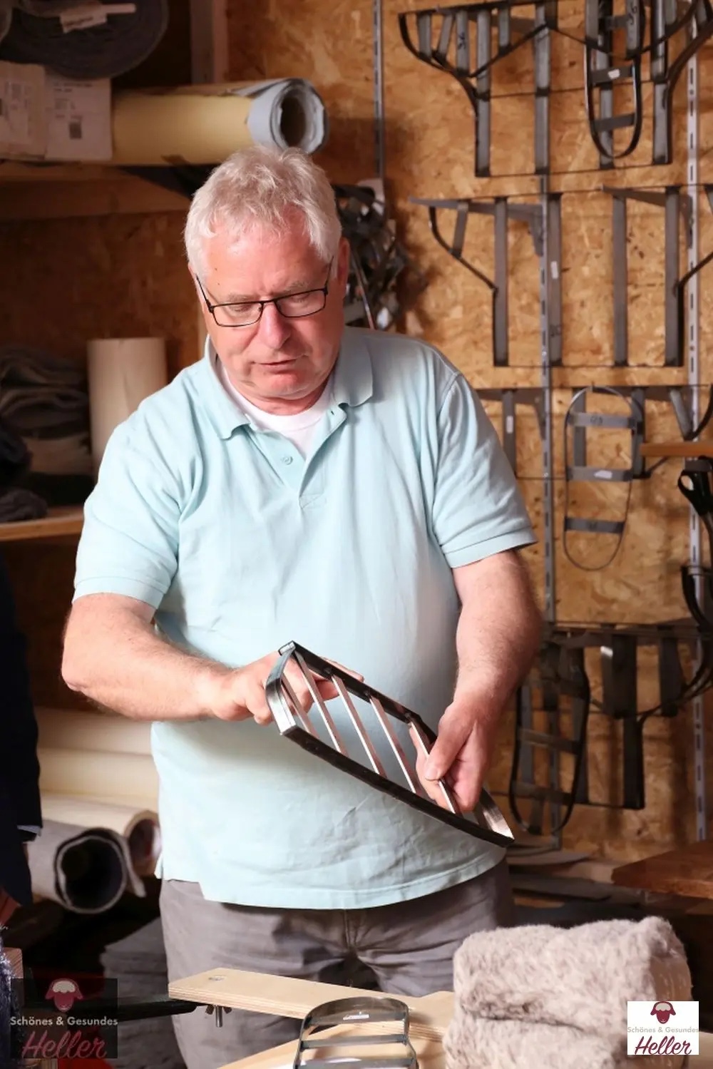 Werkstatt von Heller Vertrieb mit Stanzformen für Wollschuhe